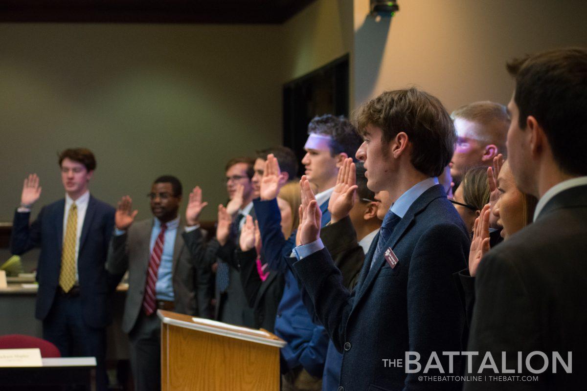 Student+Senate+swore+in%26%23160%3B+new+senators+in+their+meeting+on+March+7.