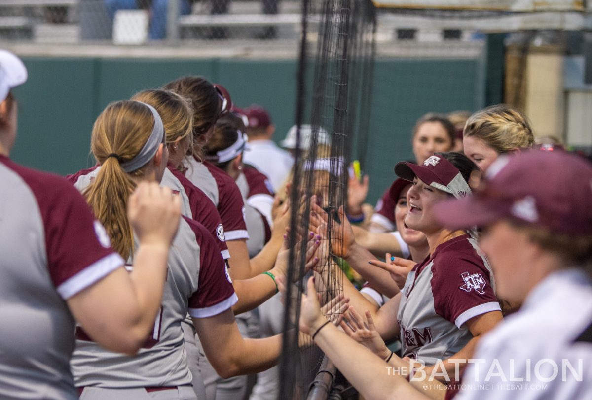 The+dugout+welcomes+the+players+back+from+their+warm+ups.