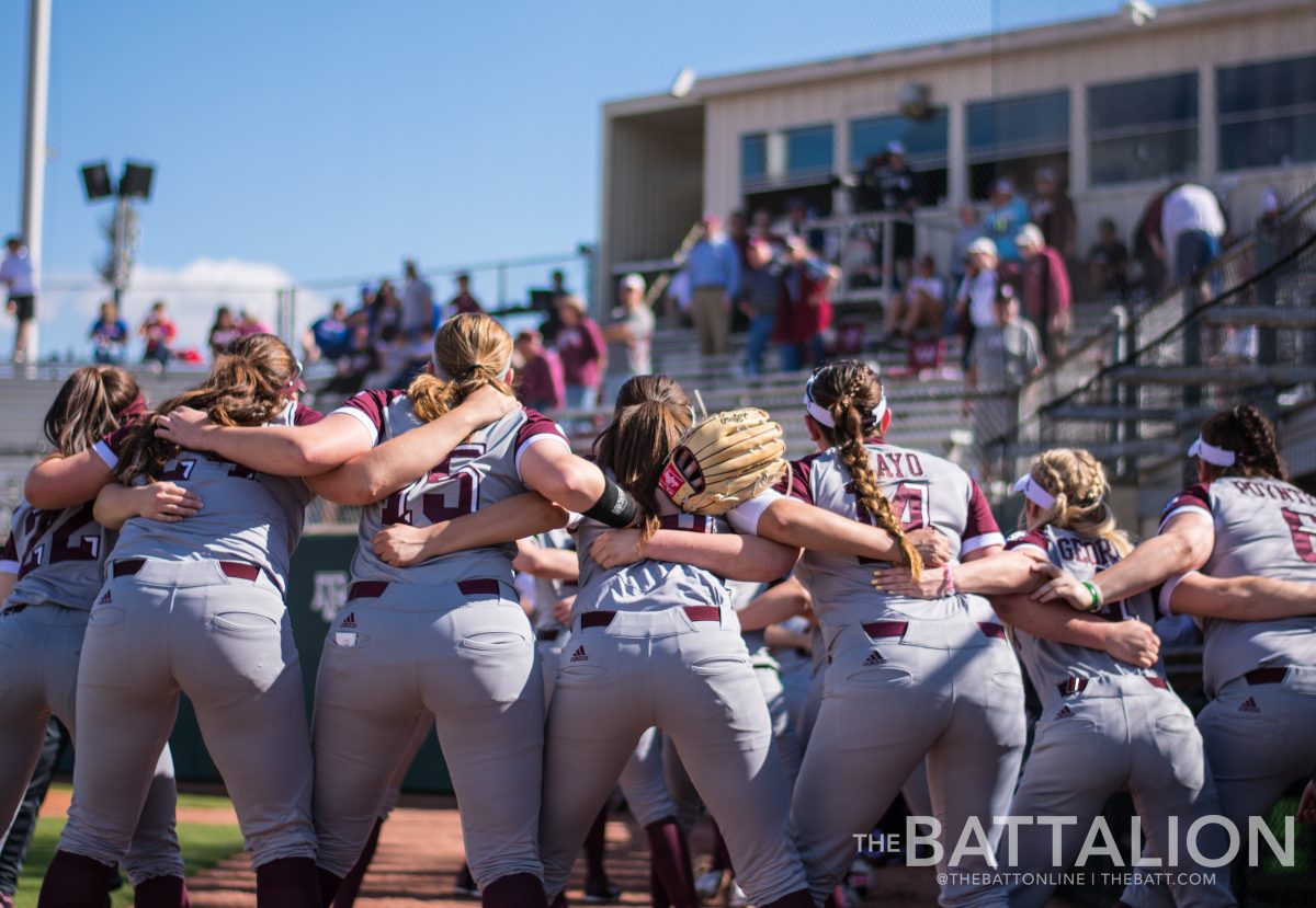 The+softball+team+starts+every+game+with+a+pregame+chant+at+their+opponents.