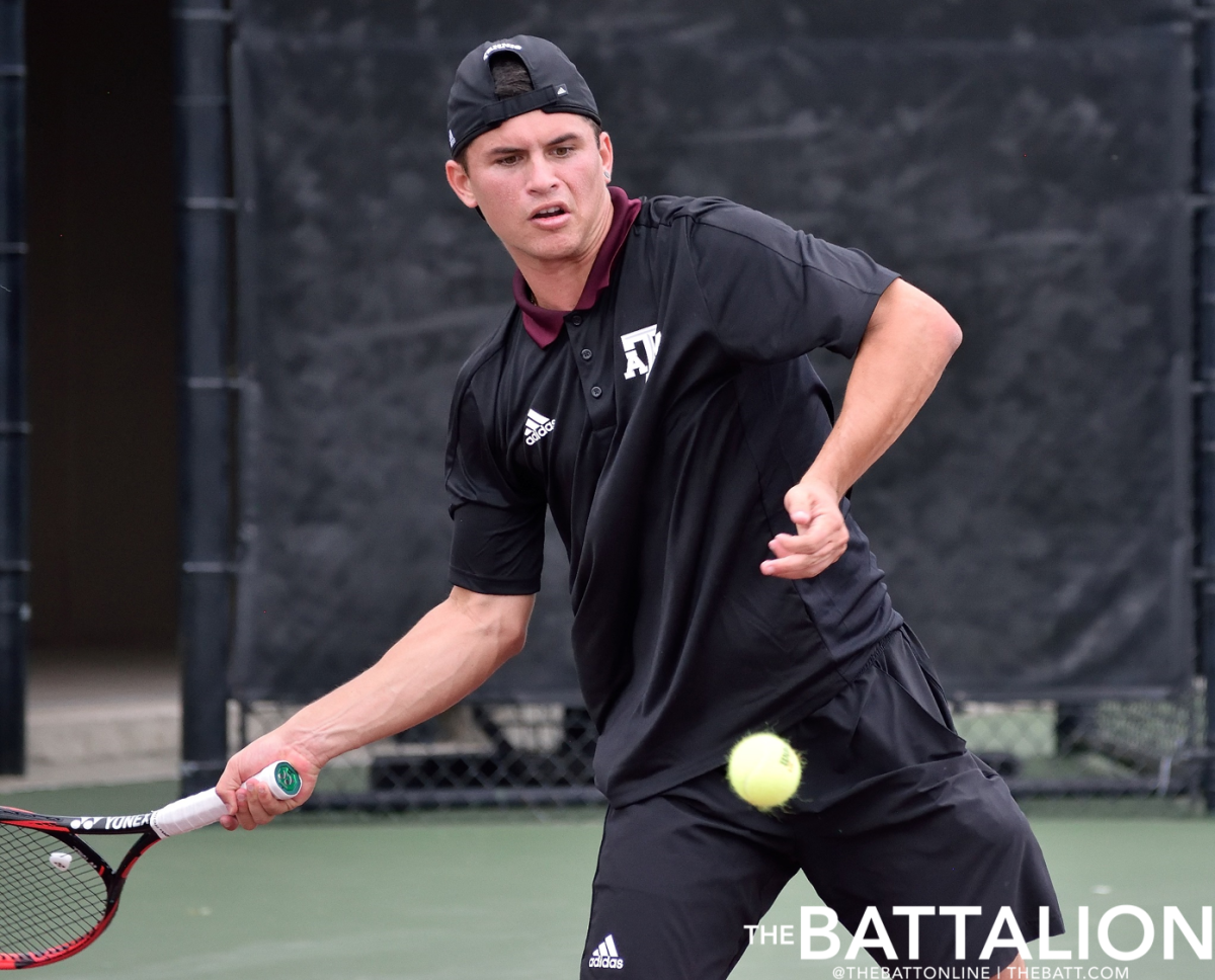 Senior Jordi Arconada&#160;had the largest margin of victory in the singles competition, winning 6-1, 6-2.