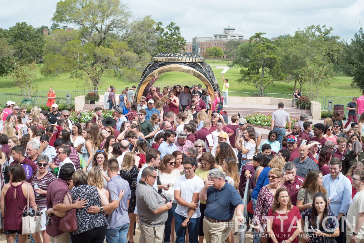 Thousands+of+Aggies+line+up+in+front+of+the+Association+of+Former+Students+to+receive+their+Aggie+Rings+on+Friday%2C+September+21.