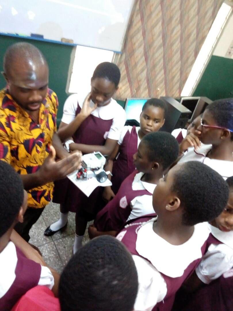 A+teacher+uses+a+LEGO+Mindstorms+set+to+explain+concepts+of+engineering+to+students+in+Accra%2C+Ghana.