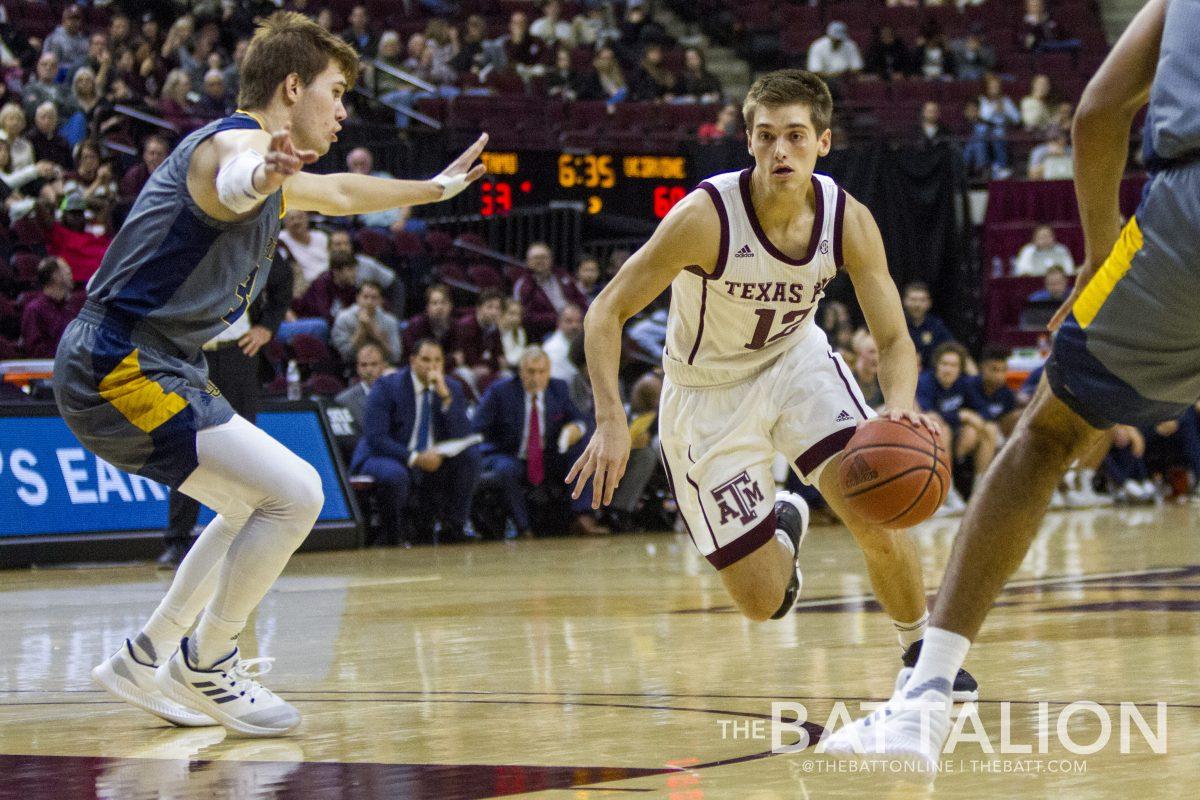 The men's and women's basketball teams began SEC play over winter break.