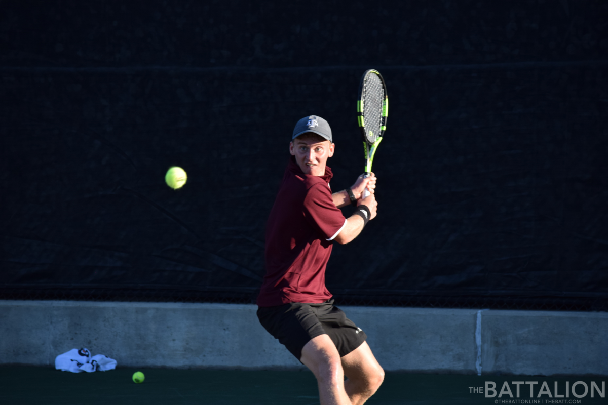 Sophomore+Barnaby+Smith+was+victorious+in+his+singles+match+after+three+very+close+sets.