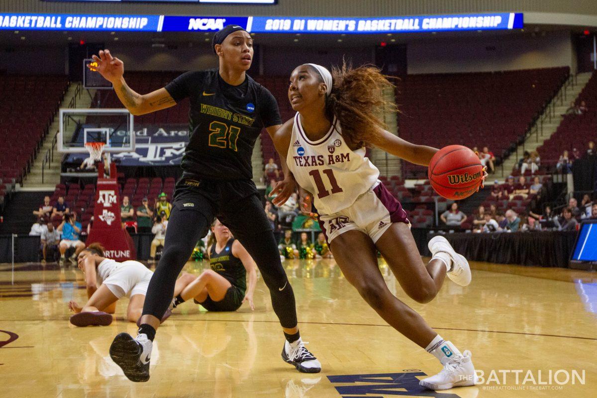 Sophomore+guard+Kayla+Wells+scored+17+points+for+the+Aggies.