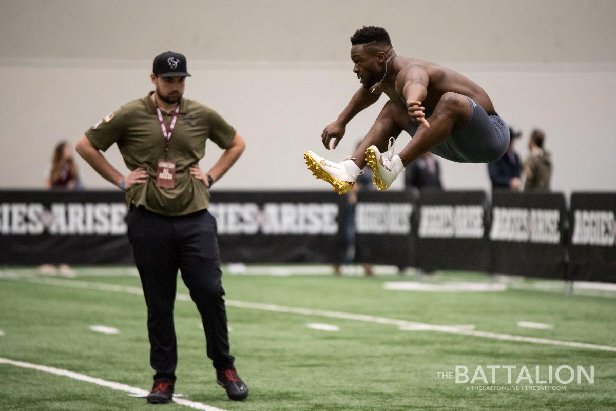 Kwame Etwi stretches before the 40 yard dash.