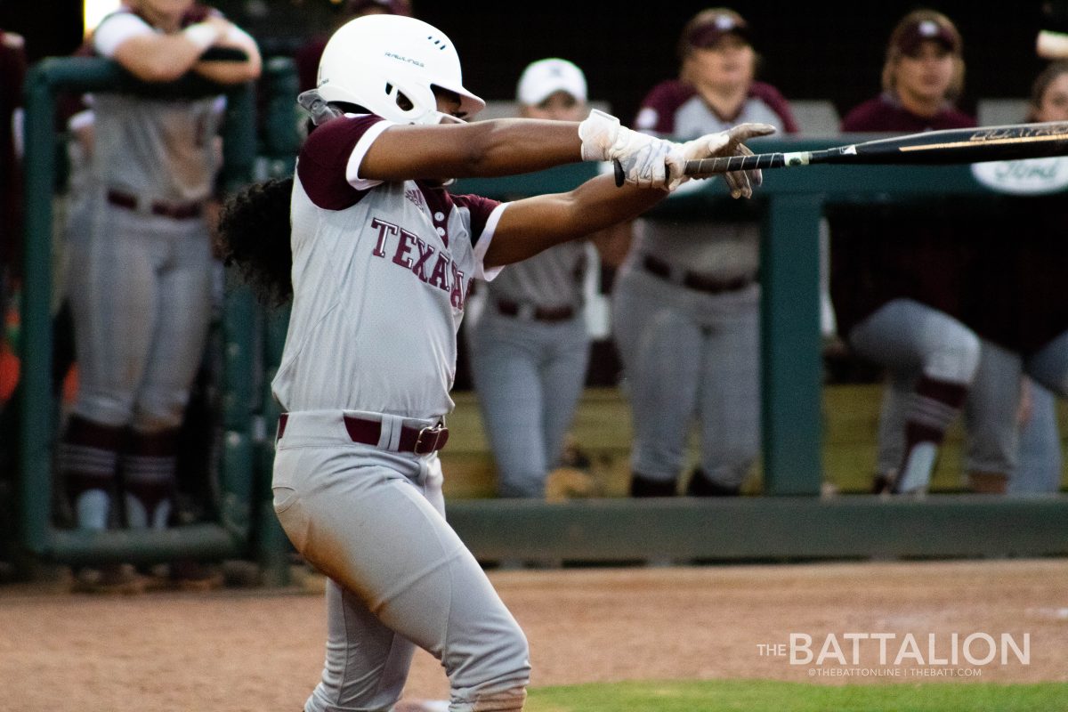 Freshman&#160;Taudrea Sinnie singled to the shortstop in the bottom of the fourth to score&#160;Haley Lee.