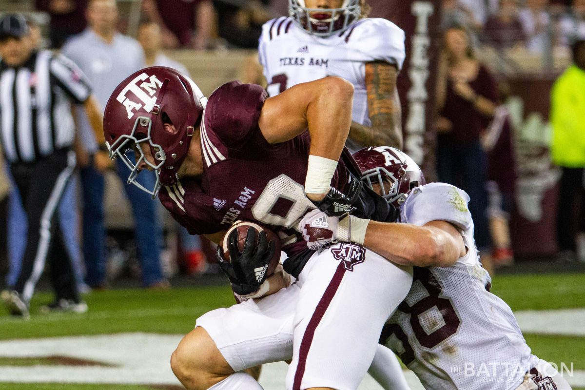 Freshman tight end Baylor Cuppmakes a touchdown catch to even the score.