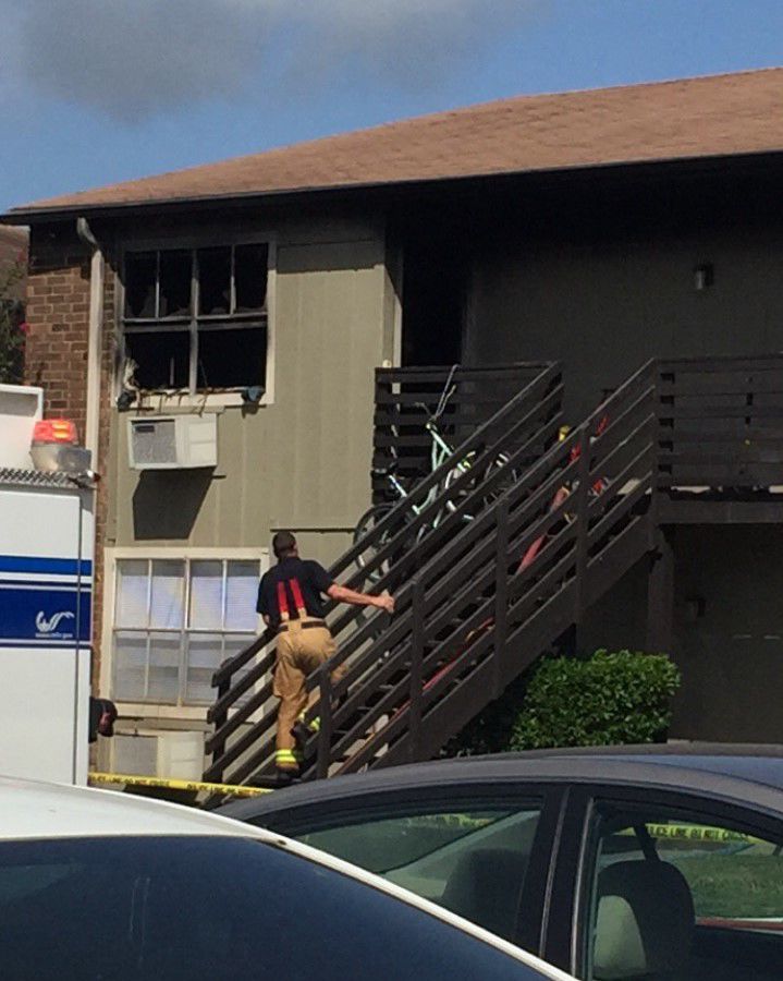 Apartment+unit+catches+fire+early+morning+Tuesday+on+Southwest+Parkway.+The+cause+of+the+fire+is+now+under+investigation.