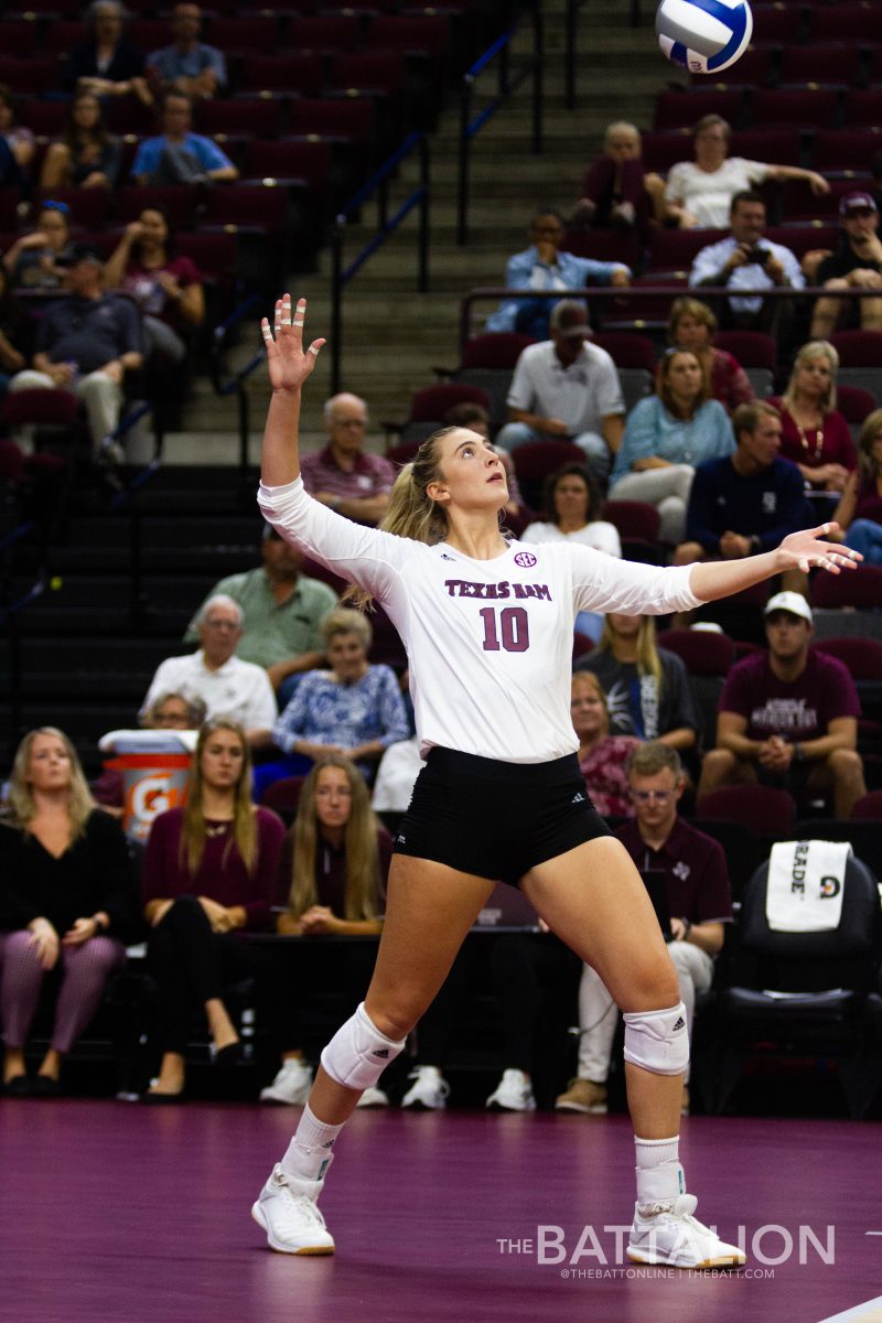 Junior+middle+blocker+Makena+Patterson+had+nine+kills+and+a+career-high+nine+blocks+as+the+Aggies+topped+Texas+State+3-1.