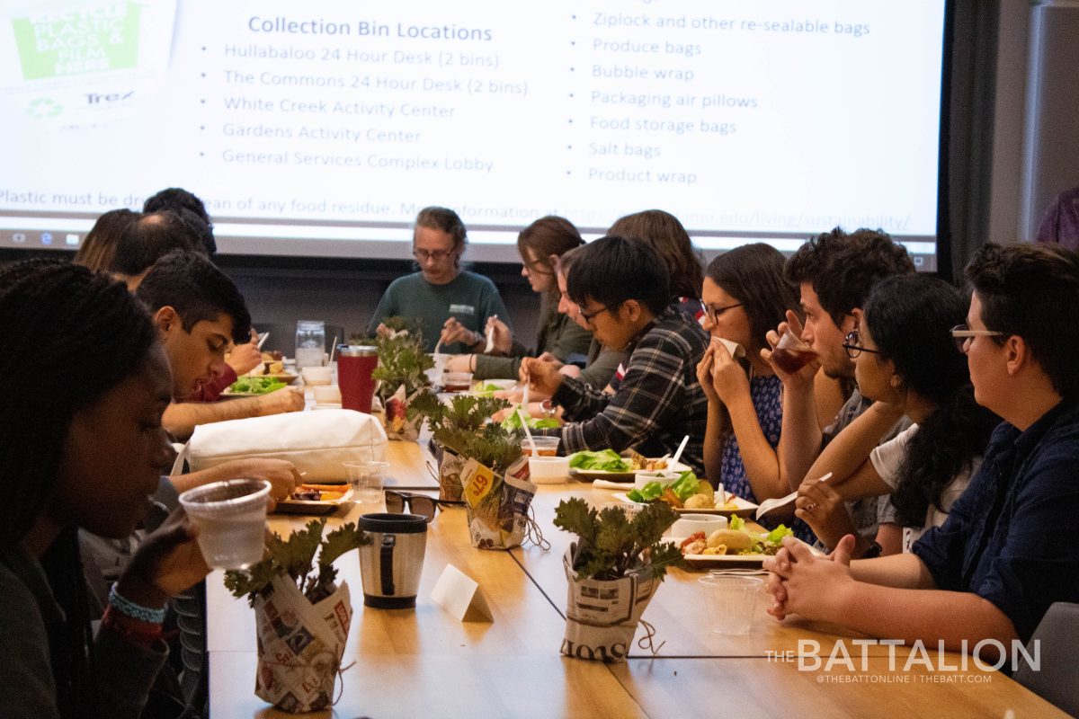 Students+and+faculty+mingled+over+an+all+vegan+meal+before+the+awards+ceremony.