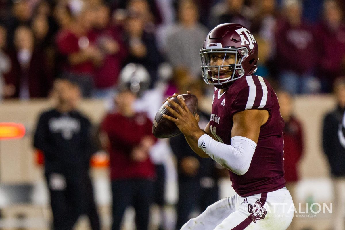 Quarterback Kellen Mond had 221 passing yards.