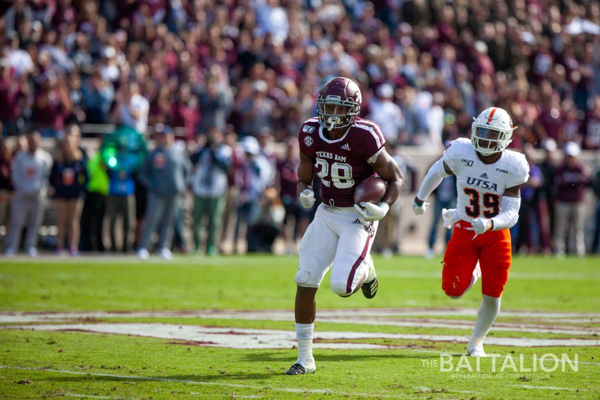 Freshman+running+back+Isaiah+Spiller+rushed+for+217+yards+against+the+Roadrunners.