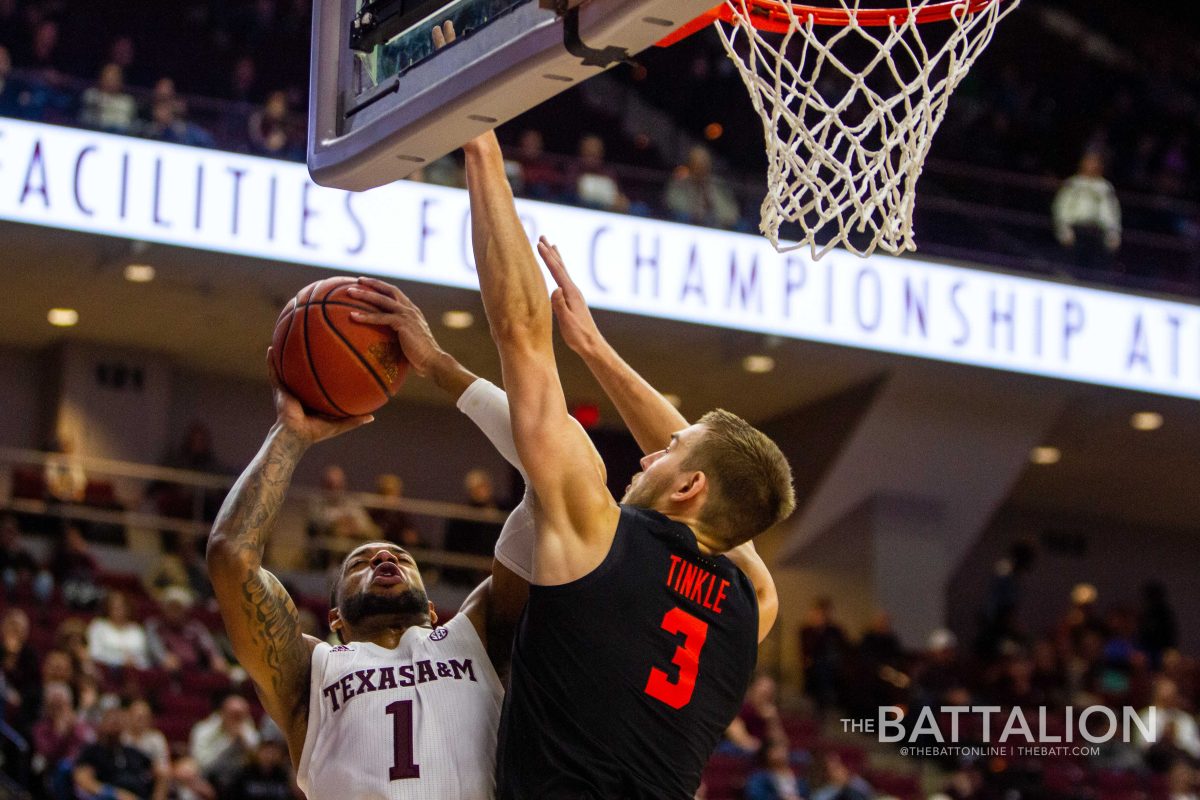 Junior guard Savion Flagg scored 13 total points against the Oregon State Beavers.