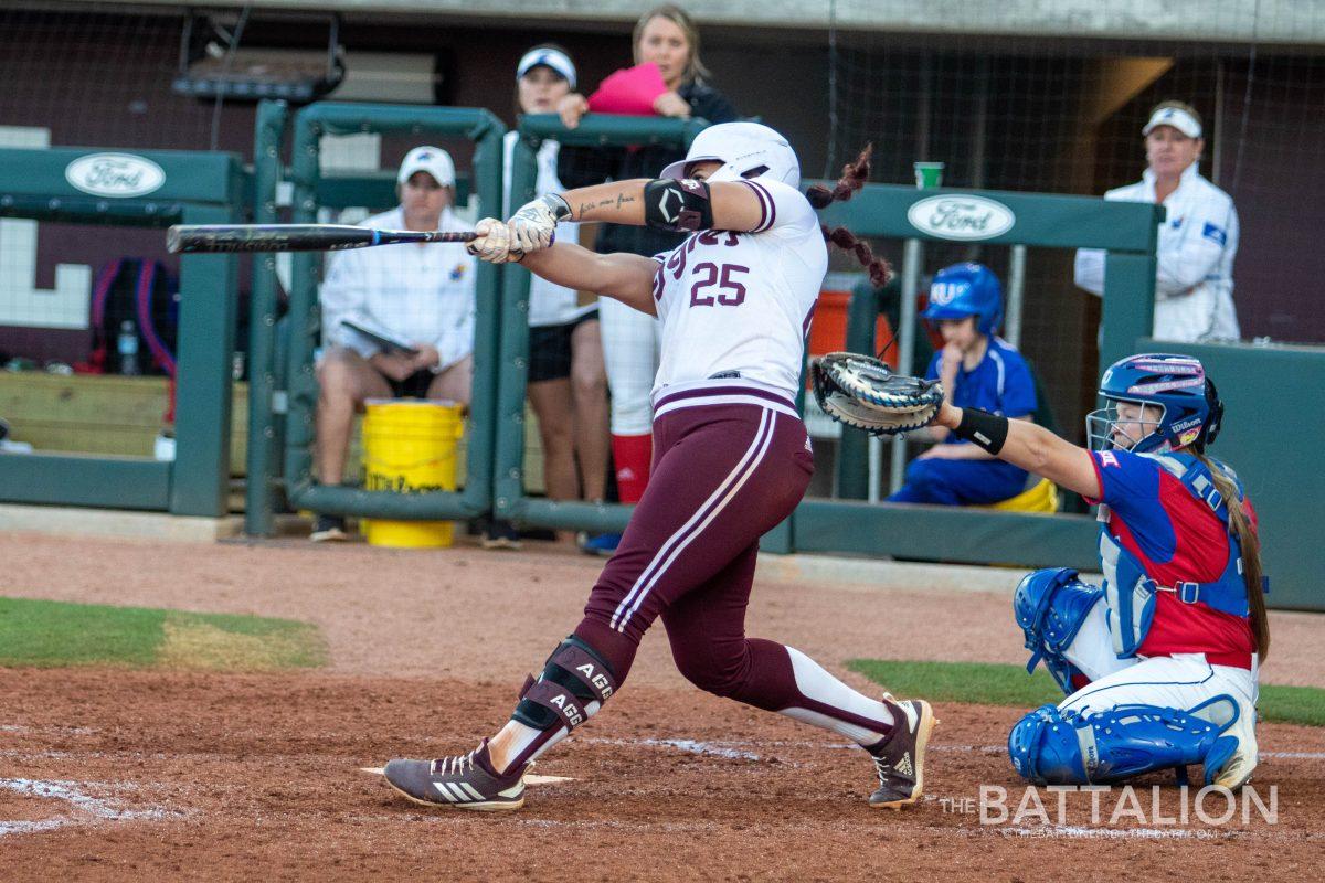 Haley Lee hit a sacrifice fly in the sixth inning against Kansas to score a run.