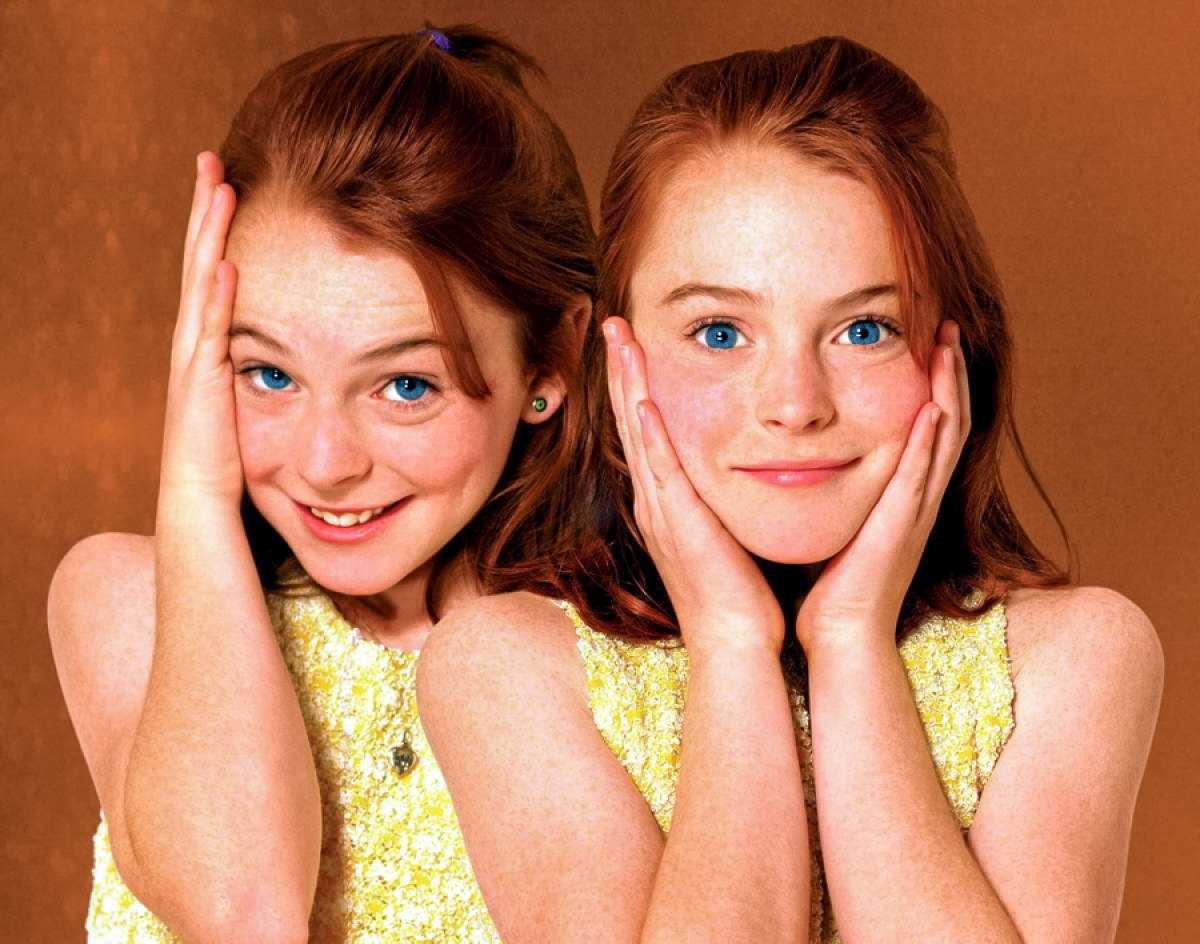 The+Parent+Trap%2C+starring+Lindsay+Lohan%2C+released+in+1998+and+is+a+remake+of+the+1961+film+of+the+same+name+featuring+Hayley+Mills+as+the+twins.%26%23160%3B