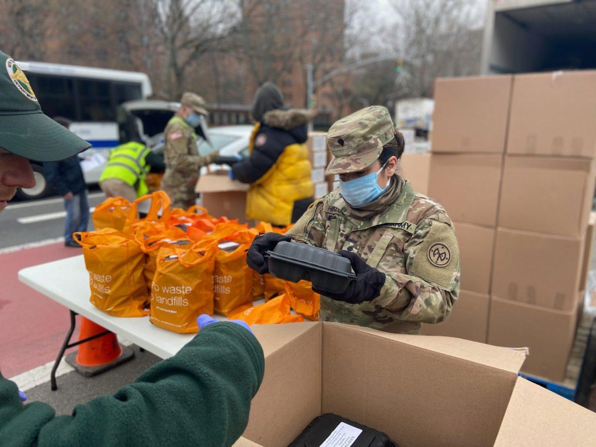 New+York+Army+National+Guard+packs+reusable+bags+with+pre-made+meals+for+distribution+to+the+community+at+the+Thomas+Jefferson+Recreation+Center+in+New+York+City.+This+is+part+of+a+statewide+effort+of+more+than+2%2C700+members+of+the+New+York+National+Guard+responding+to+community+needs+to+mitigate+the+effects+of+the+COVID-19+pandemic.+U.S.+National+Guard+photo+by+Command+Sgt.+Maj.+Russell+Gallo.