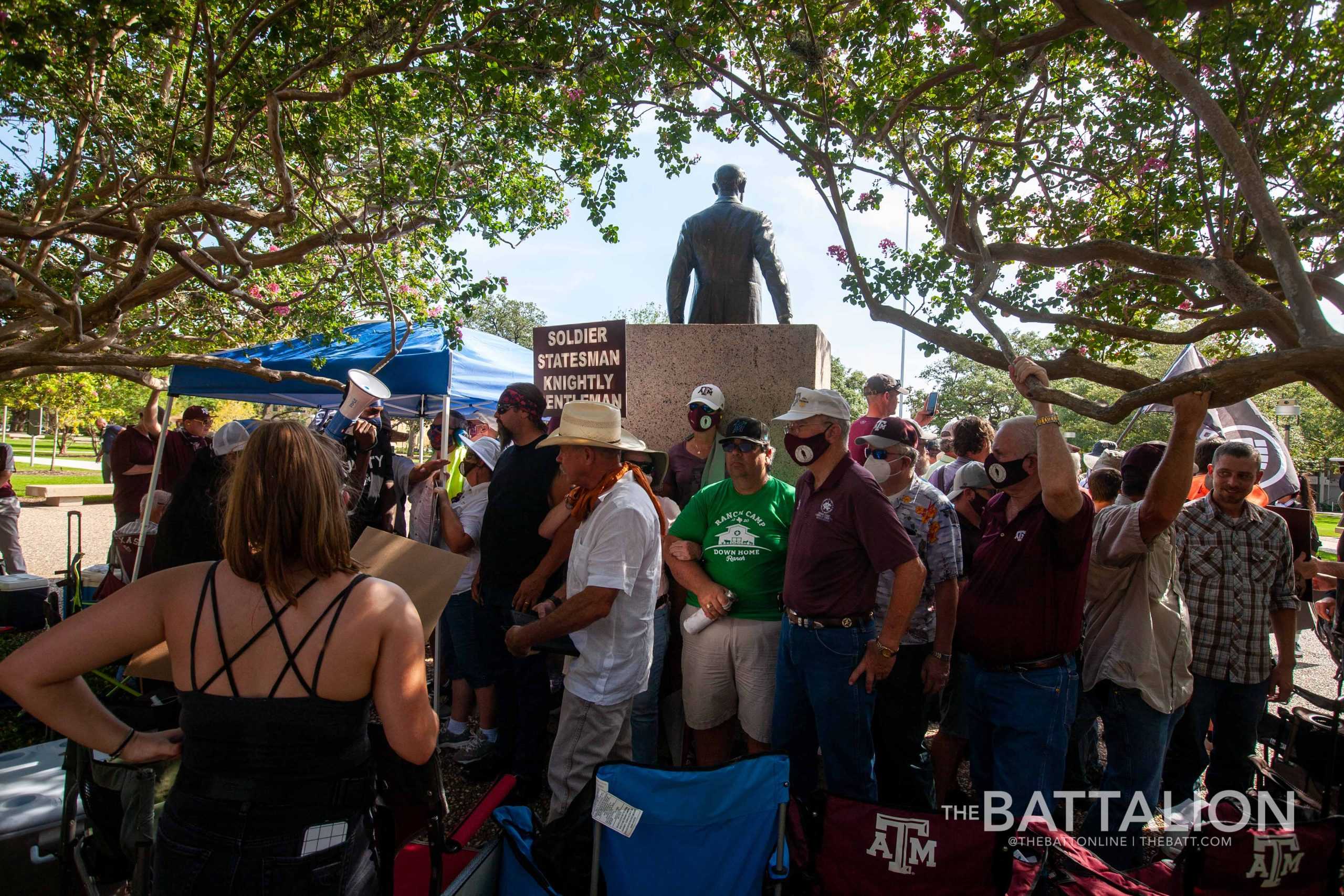 More+than+200+protesters+gather+in+Academic+Plaza+for+third+Sully+protest