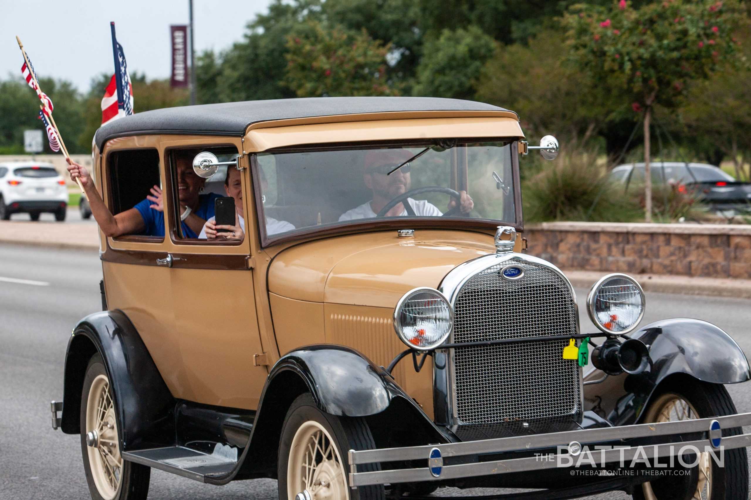 Over 100 cars gather for Trump parade in College Station