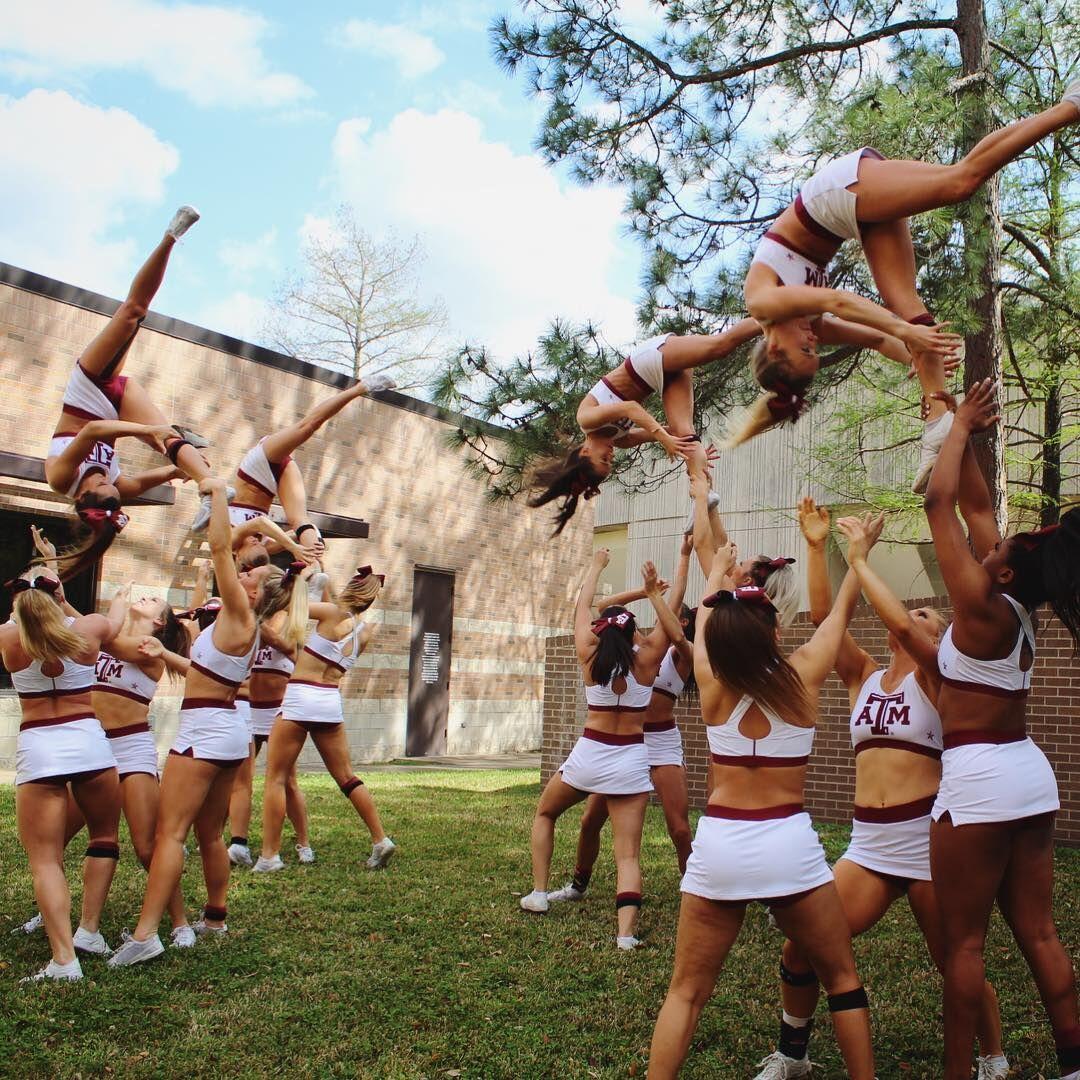 Aggies+cheer+through+the+pandemic