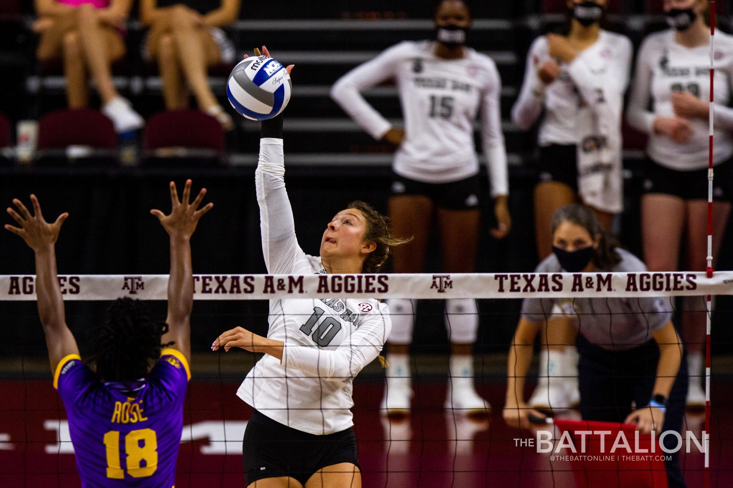 GALLERY%3A+Volleyball+vs.+LSU+Game+2