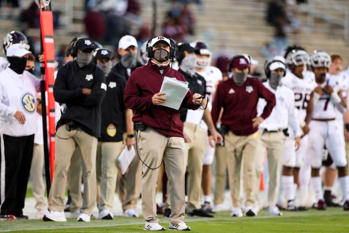 Head+coach+Jimbo+Fisher+coaches+from+the+sidelines.