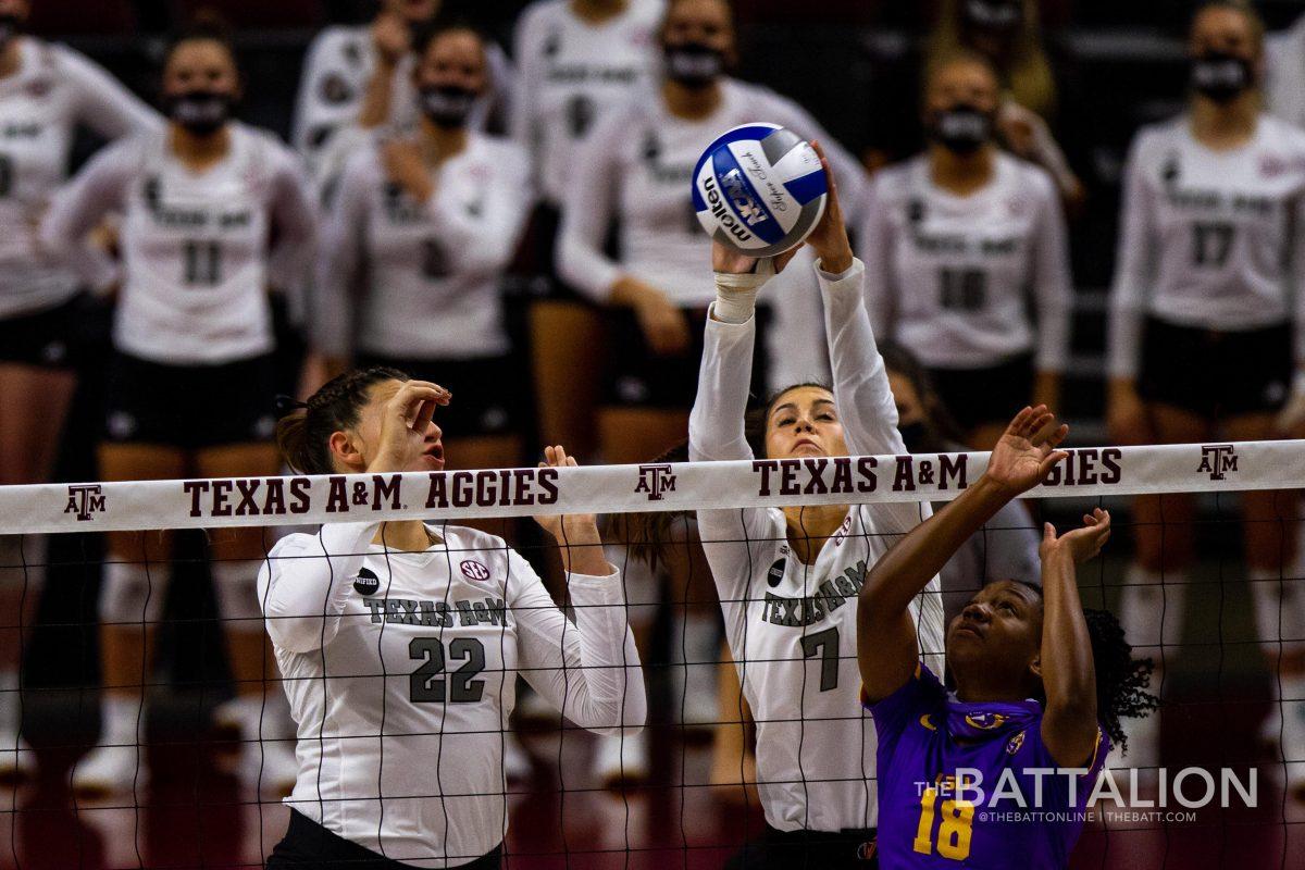 Sophomore outside hitter Lauren Davis tips the ball.