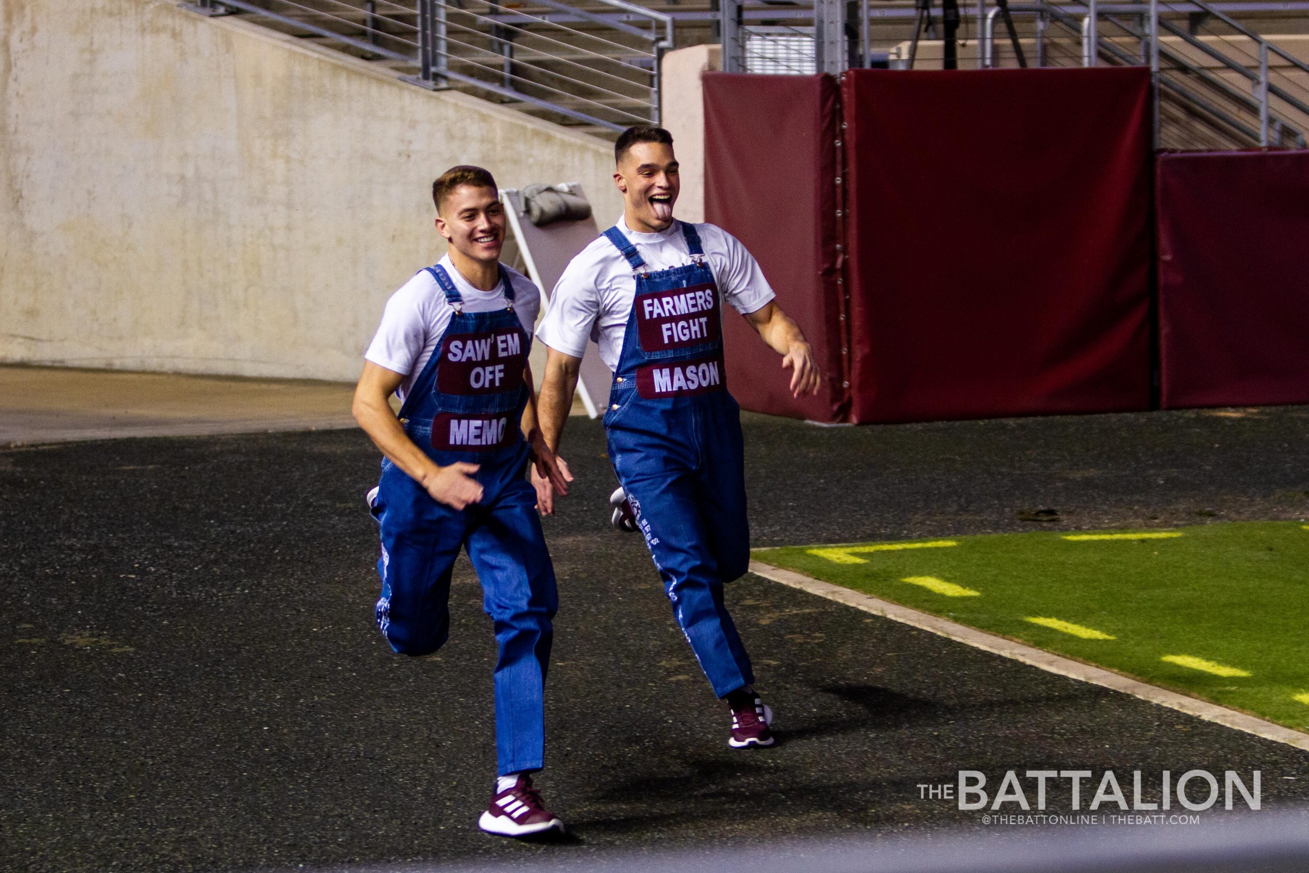 GALLERY: Midnight Yell vs. Arkansas