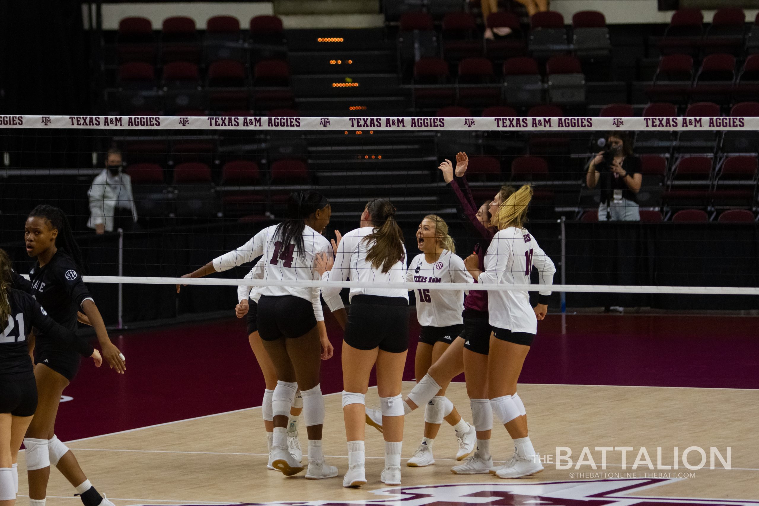 GALLERY: Volleyball vs. Mississippi State