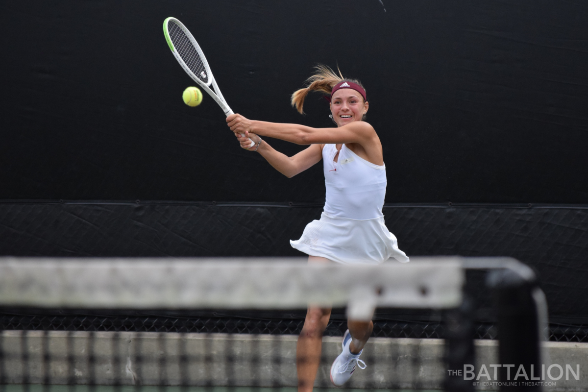 The undefeated Aggie womens tennis team will travel to Los Angeles to face the Washington State Cougars this weekend in the 13th annual Intercollegiate Tennis Association (ITA) tournament. 