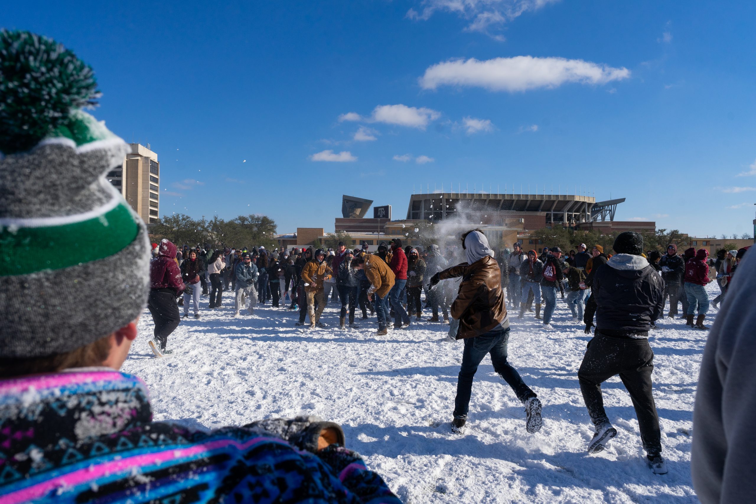 GALLERY%3A+Snowball+Fight+on+Simpson+Field