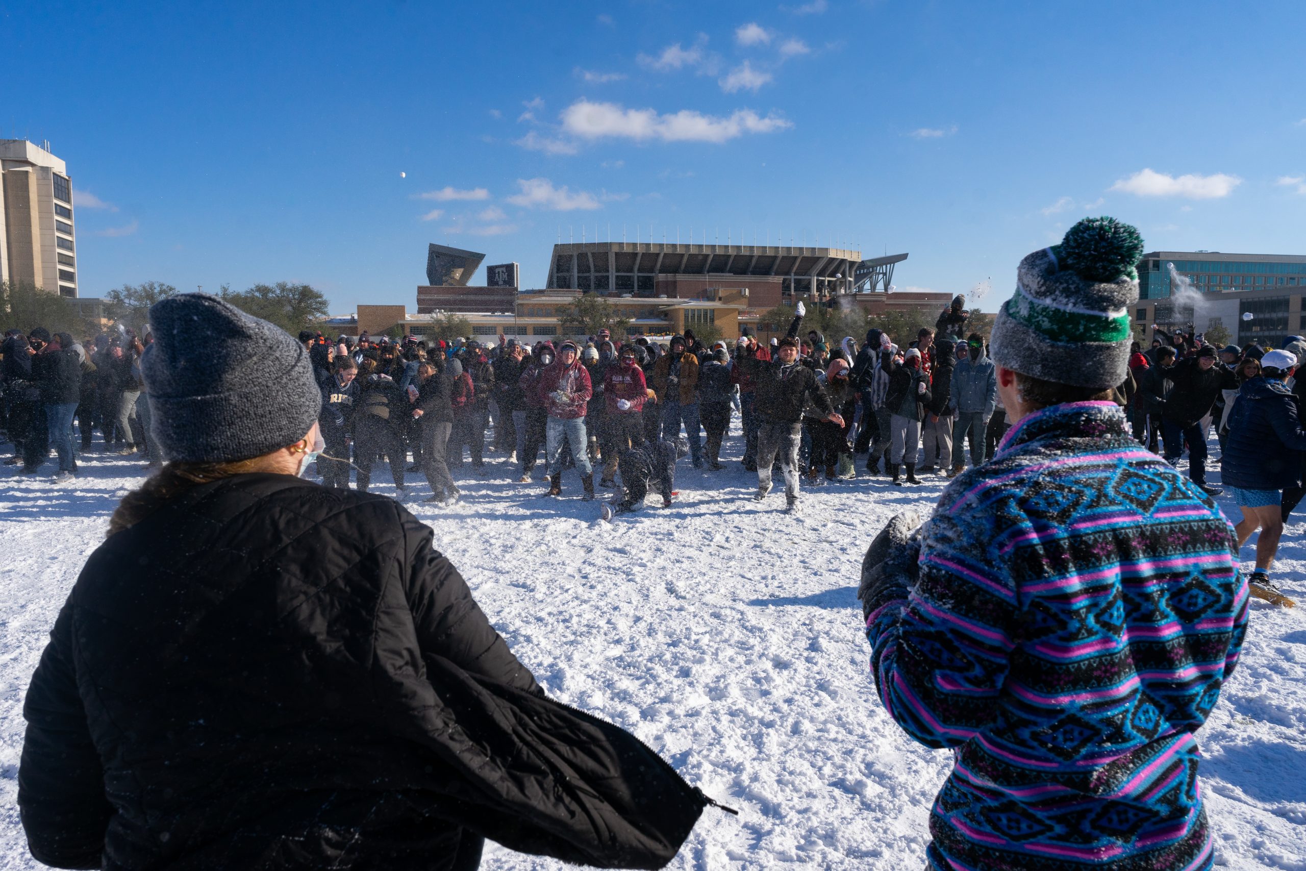 GALLERY%3A+Snowball+Fight+on+Simpson+Field