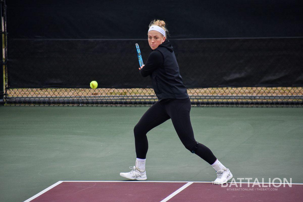 Senior Dorthea Faa-Hviding won her singles match against South Carolina 7-5, 6-4. 