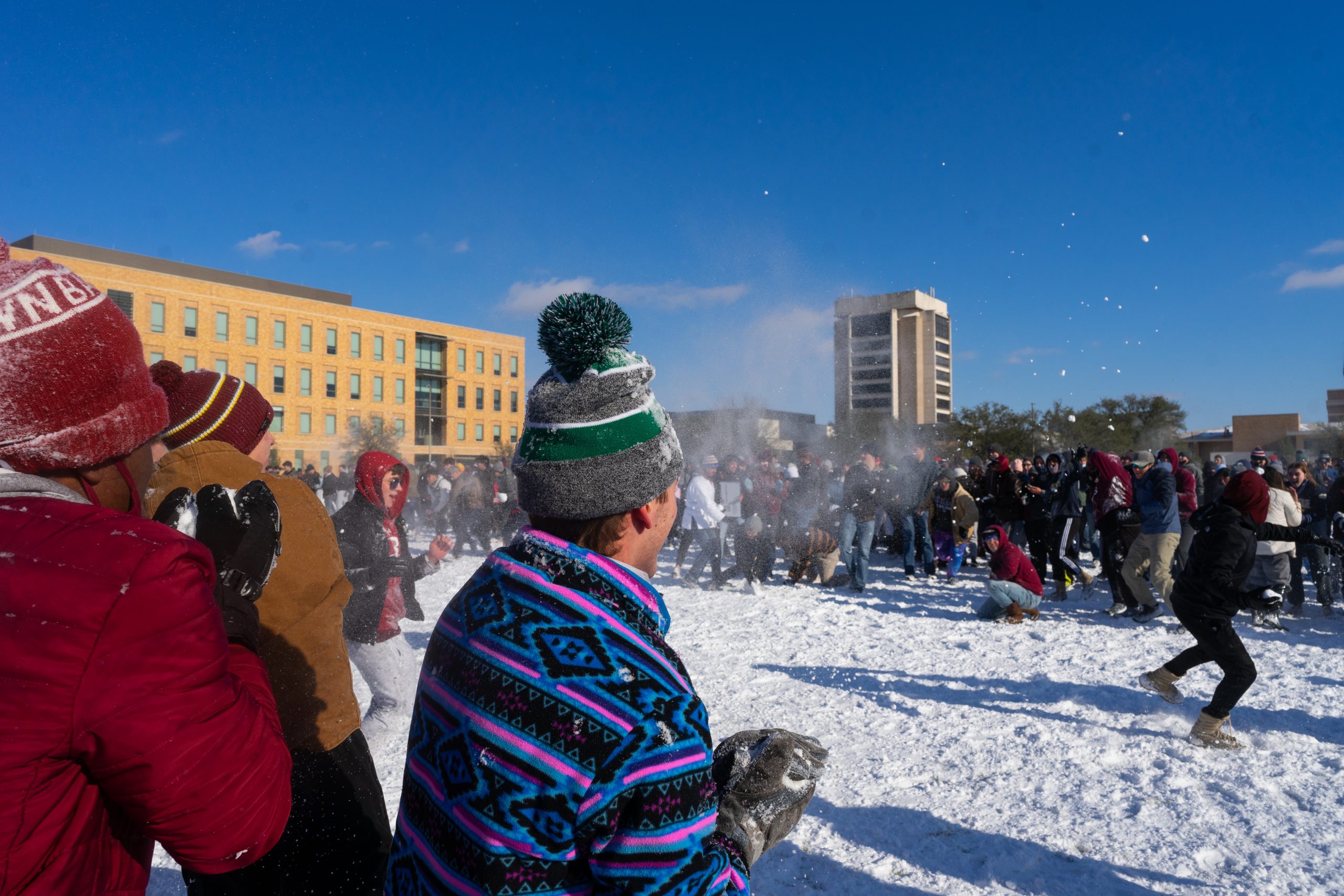 GALLERY%3A+Snowball+Fight+on+Simpson+Field