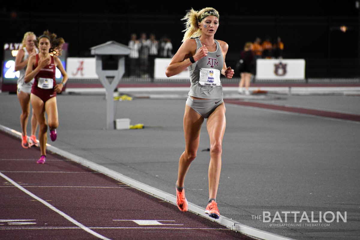 Redshirt-senior Annie Fuller competed in the 10,000m run placing 16th overall and recording a time of 36:09.92. 