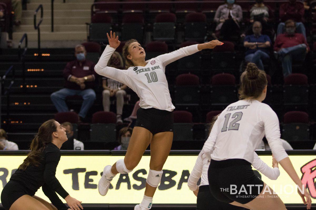 Senior outside hitter&#160;Camryn Ennis&#160;was named the player of the match with a seasons-best of eight kills against South Carolina.&#160;