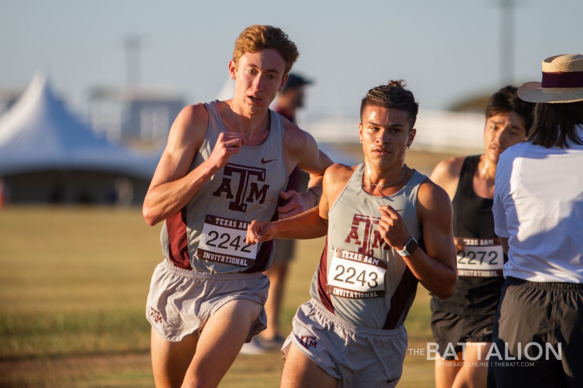 Aggies running in the top five of the 8k early on in the race.