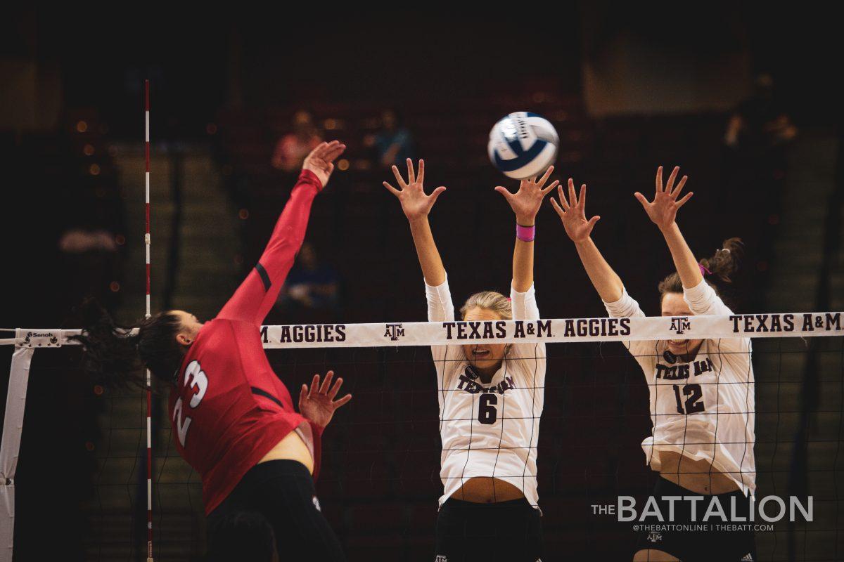 <p>Seniors <strong>London Austin-Roark </strong>and <strong>Mallory Talbert </strong>block the ball. </p>