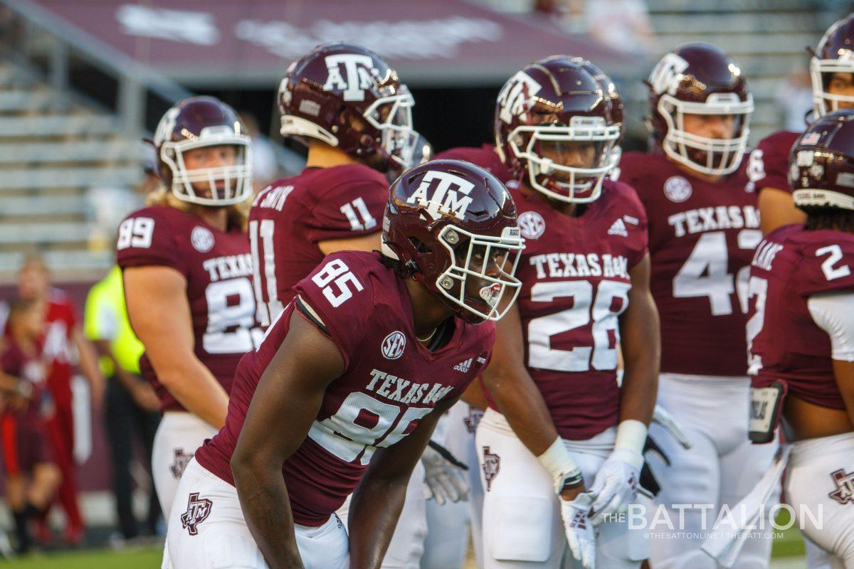 Jalen Wydermyer, Isaiah Spiller, Chase Lane, Caleb Chapman and other players on the offense preparing before a game.