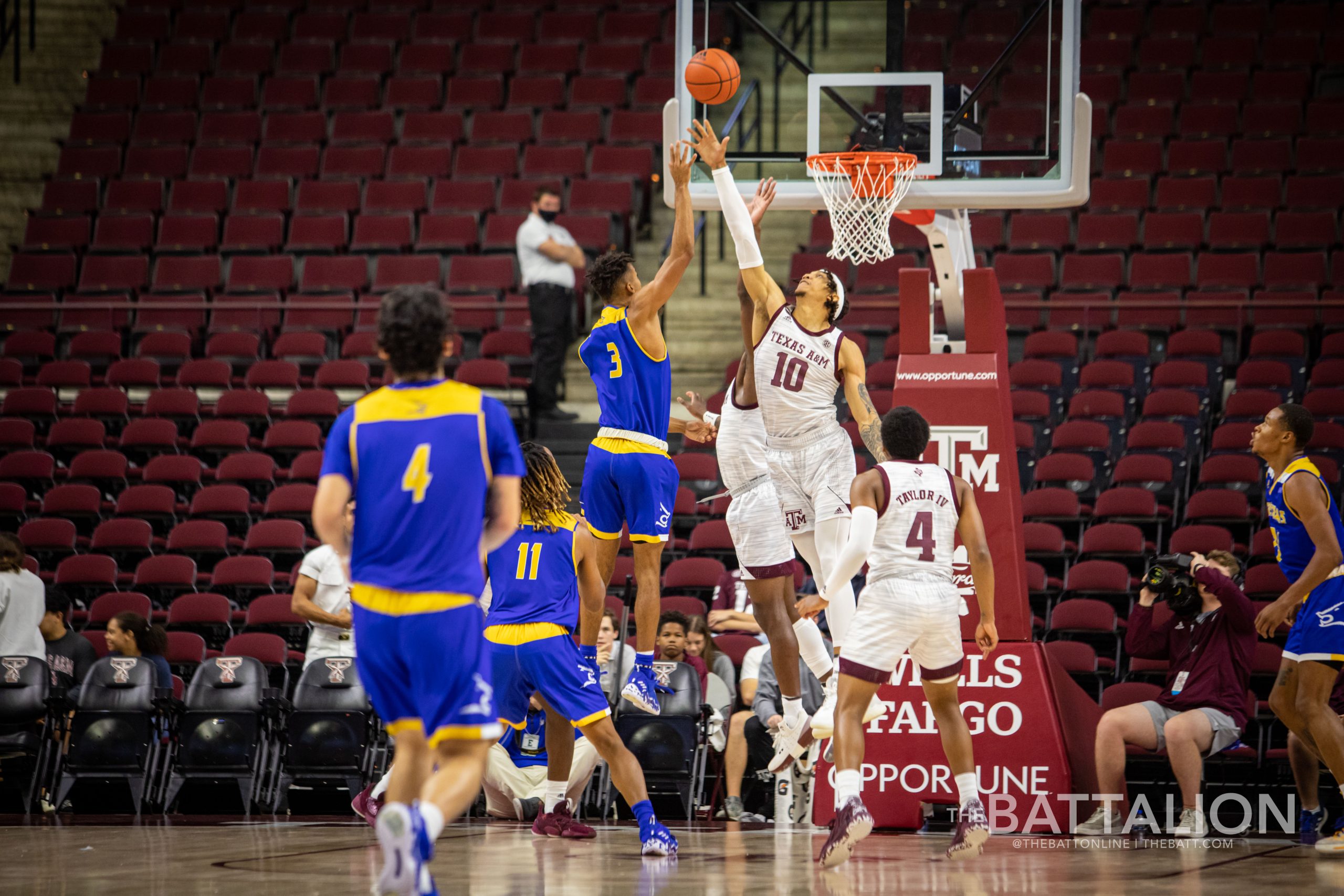 GALLERY%3A+Mens+Basketball+vs.+Kingsville