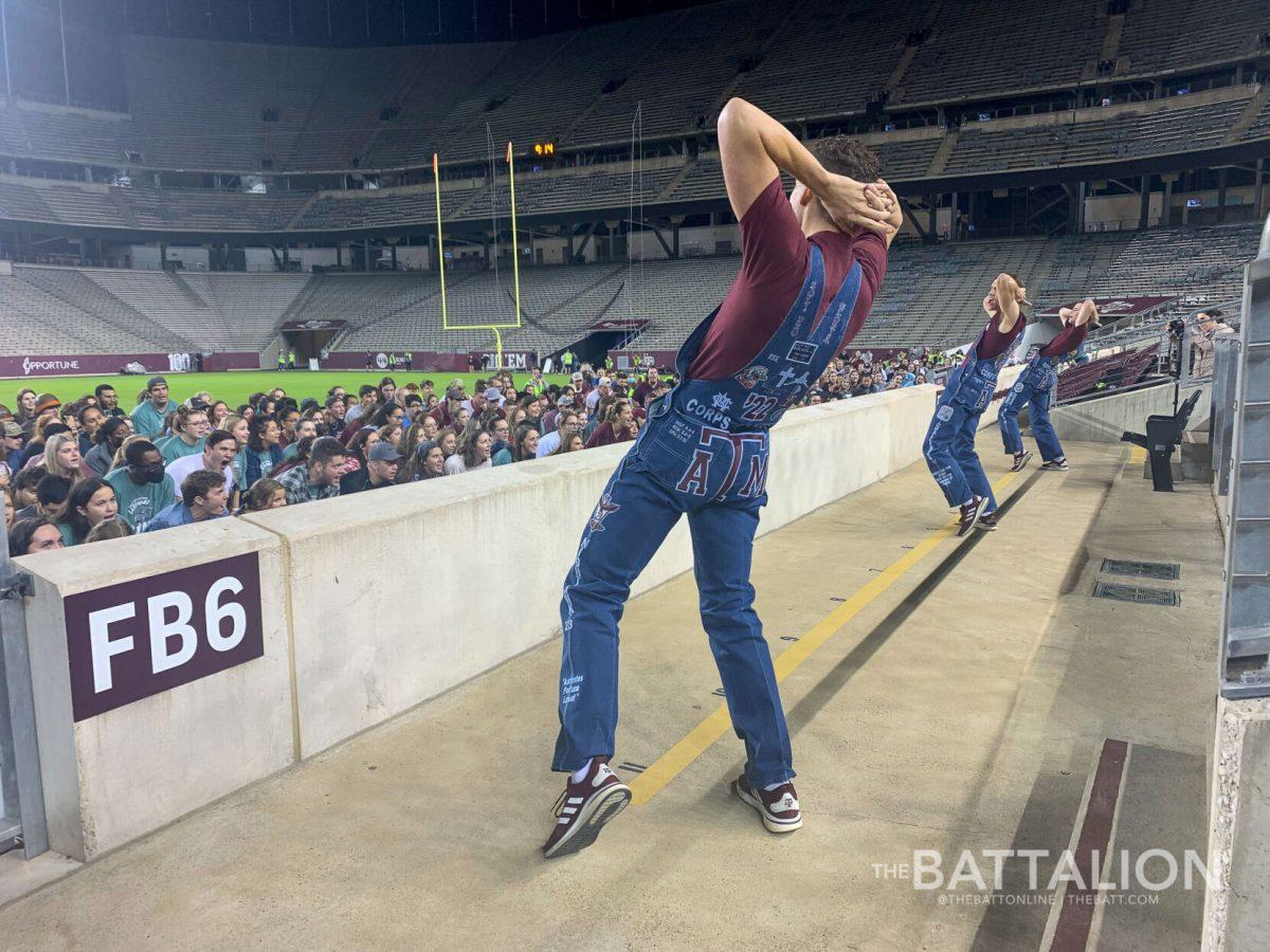 The Class of 2022 met for a Yell Practice to end Elephant Walk