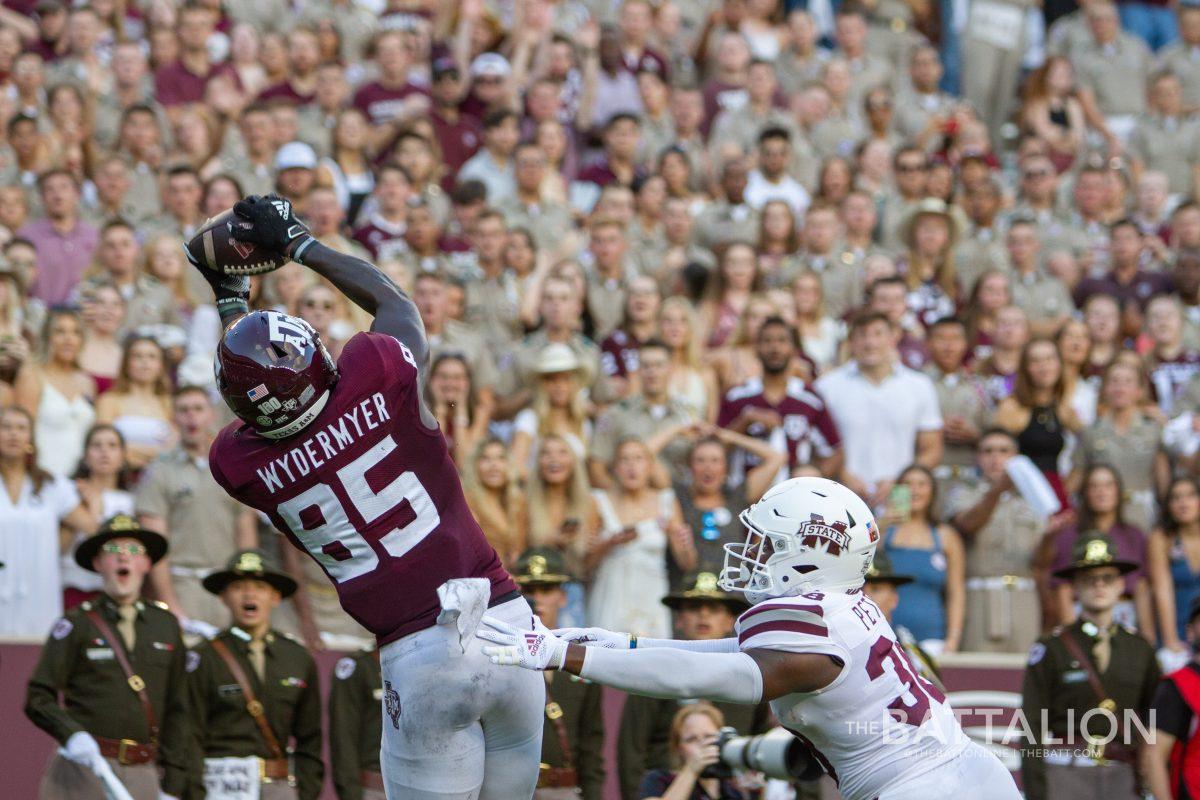 Tight end Jalen Wydermyer catches a pass from quarterback Zach Calzada.