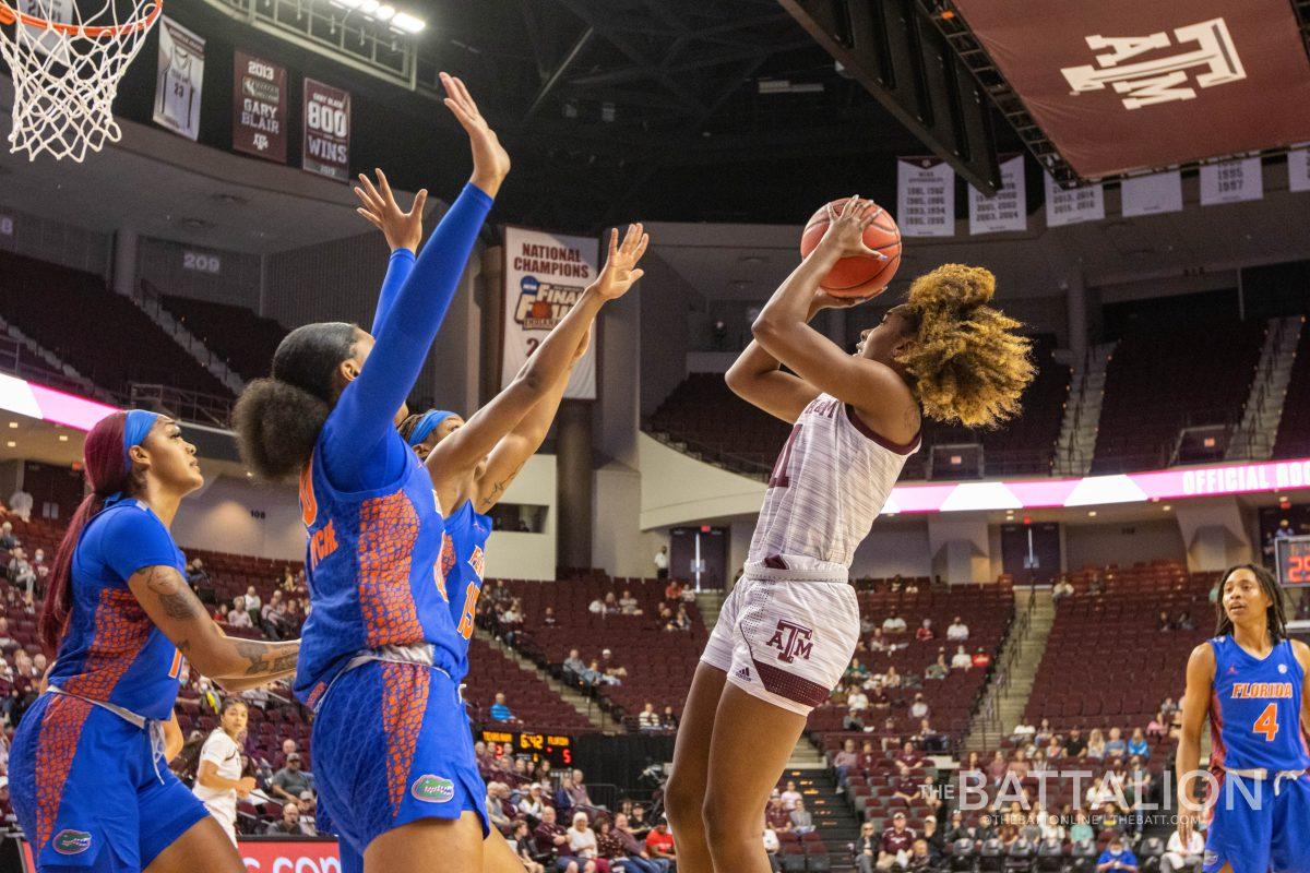 Graduate guard Kayla Wells (11) shoots on the Florida basket in Reed Arena on Sunday, Jan. 9, 2022.