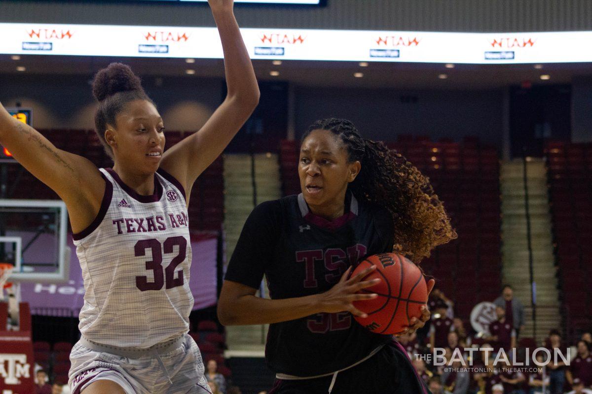 Senior forward Aaliyah Patty&#160;(32) achieved&#160;a double-double with 11 points and 12 rebounds against Alabama on Sunday, Feb. 20.