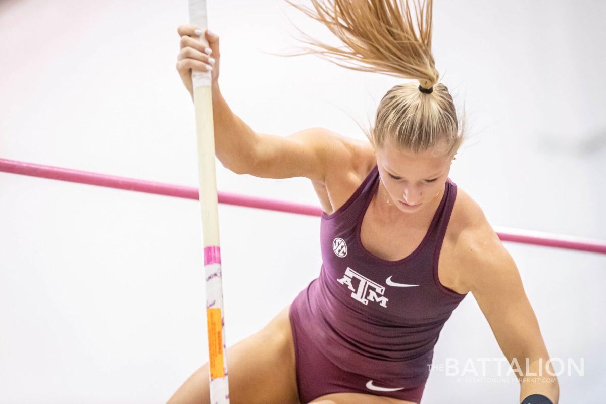 Freshman Heather Abadie stalls out during the pole vaulting competition at the SEC Indoor Track and Field Championship on Saturday, Feb. 26, 2022.