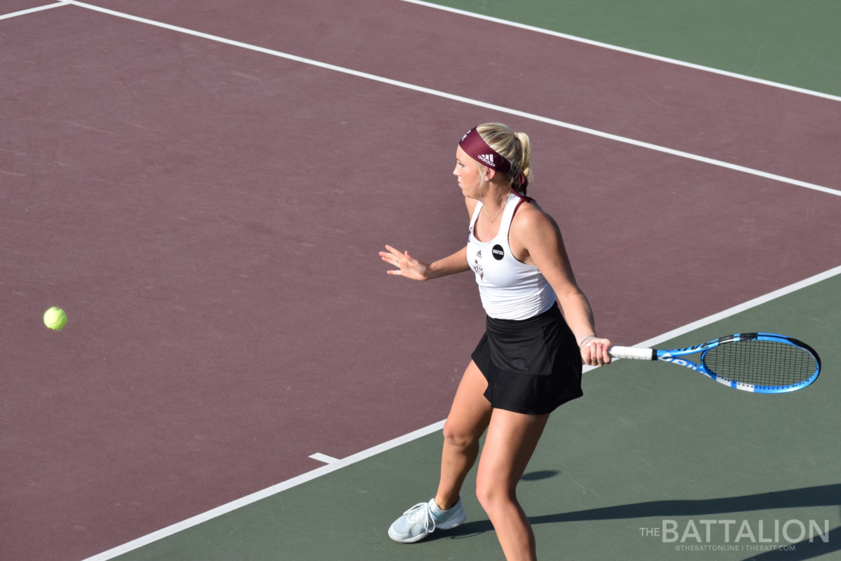 Senior Jayci Goldsmith and her partner graduate Tatiana Makarova defeated their opponents with a score 6-3. 