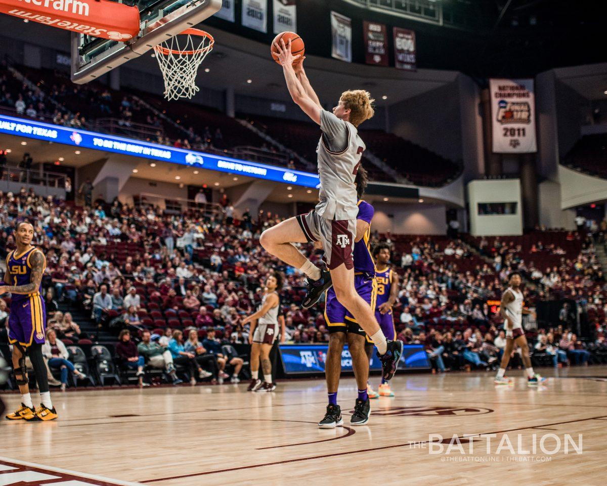 Sophomore guard&#160;Hayden Hefner&#160;attempts a layup.