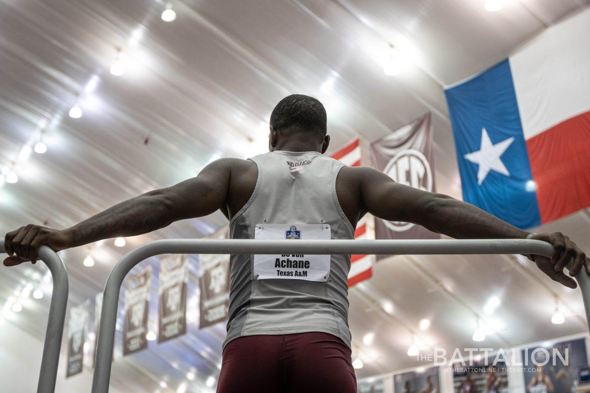 Sophomore Devon Achane before the start of the mens 200m race at the SEC Indoor Track and Field Championship on Friday, Feb. 25, 2022.