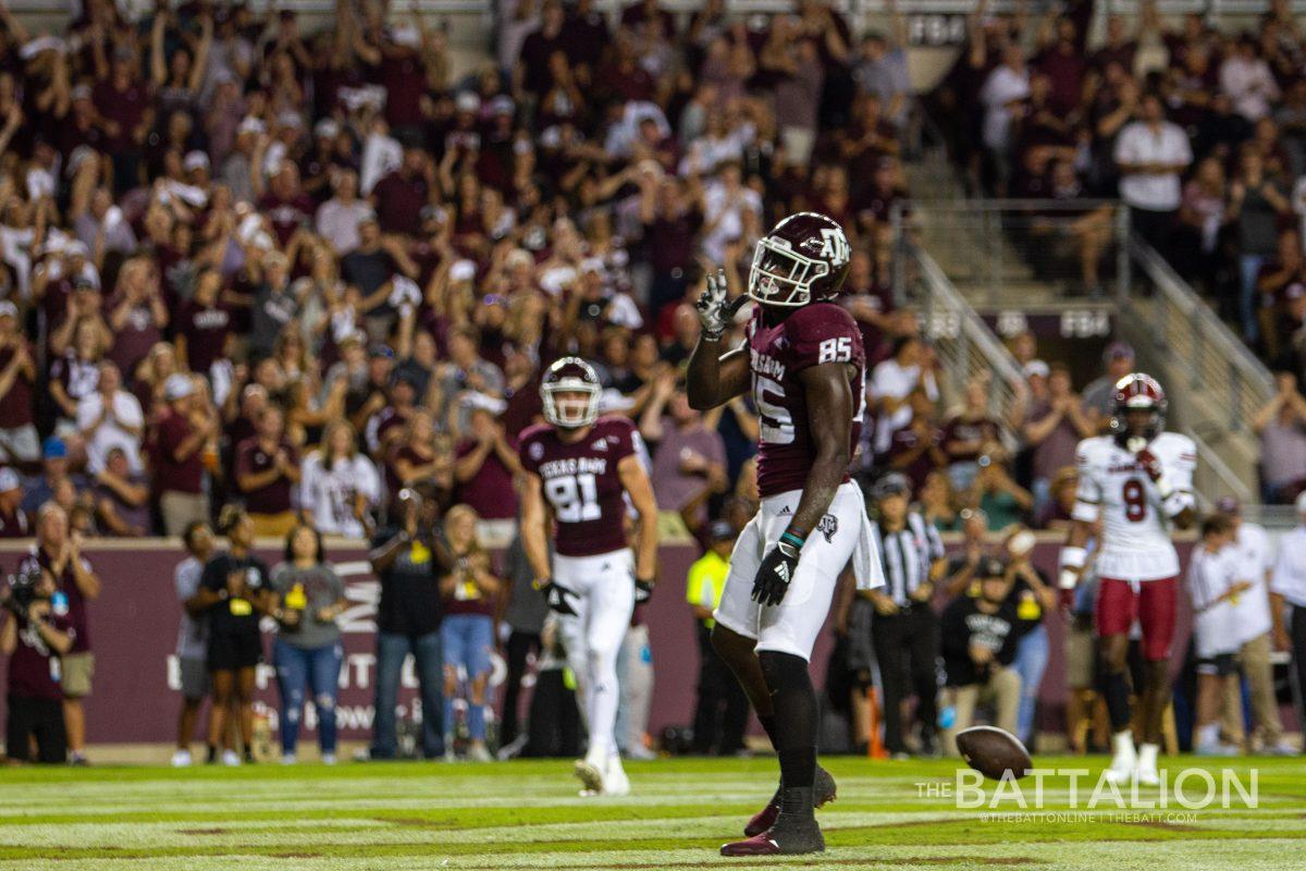 Tight end Jalen Wydermyer celebrating in the end zone.