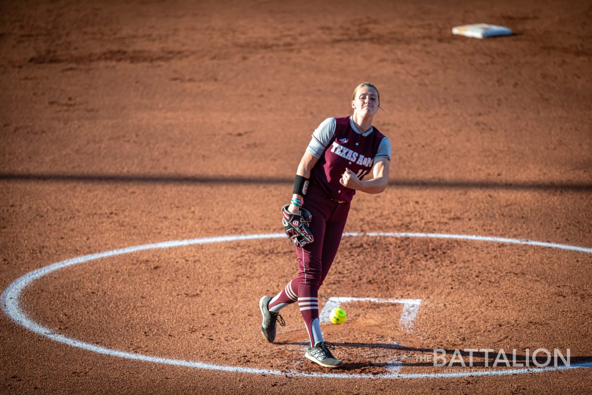 Freshman+P%2F1B+Emiley+Kennedy+%2811%29+throws+a+pitch+during+the+top+of+the+second+inning+in+the+Aggies+game+against+Lamar+in+Davis+Diamond+on+Wednesday%2C+April+27%2C+2022.